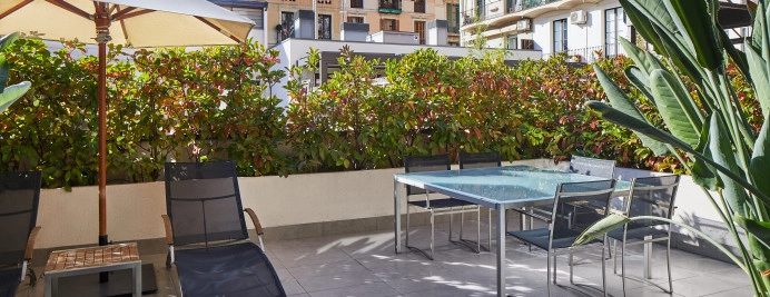 05-hotel-majestic-habitacion-apartamento-eixample-terraza-hamaca.jpg