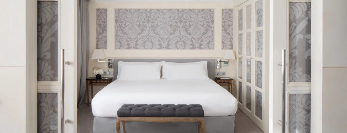 000-junior-suite-city-view-paseo-gracia-cama-king-majestic-salon.jpg