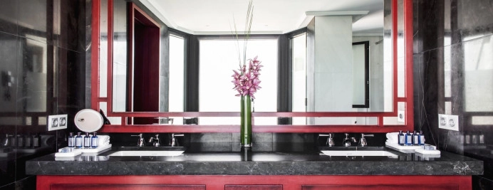 09-royal-penthouse-bath-2026.jpg