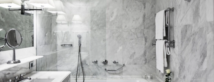 080-suite-majestic-bano-de-marmol-con-ducha-y-banera-lujo.jpg