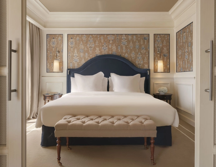 000-suite-cama-king-en-dormitorio-de-lujo-con-salon-new.jpg