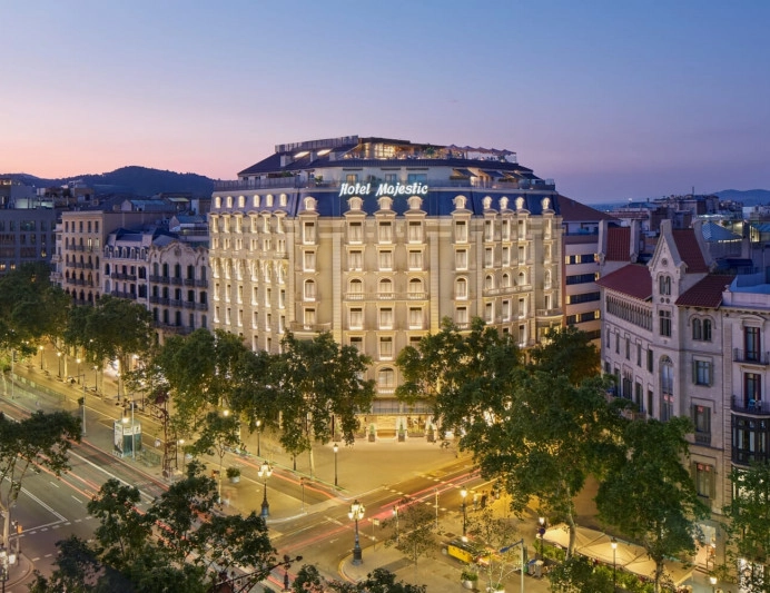 100-slider-nueva-fachada-majestic-2026.jpg